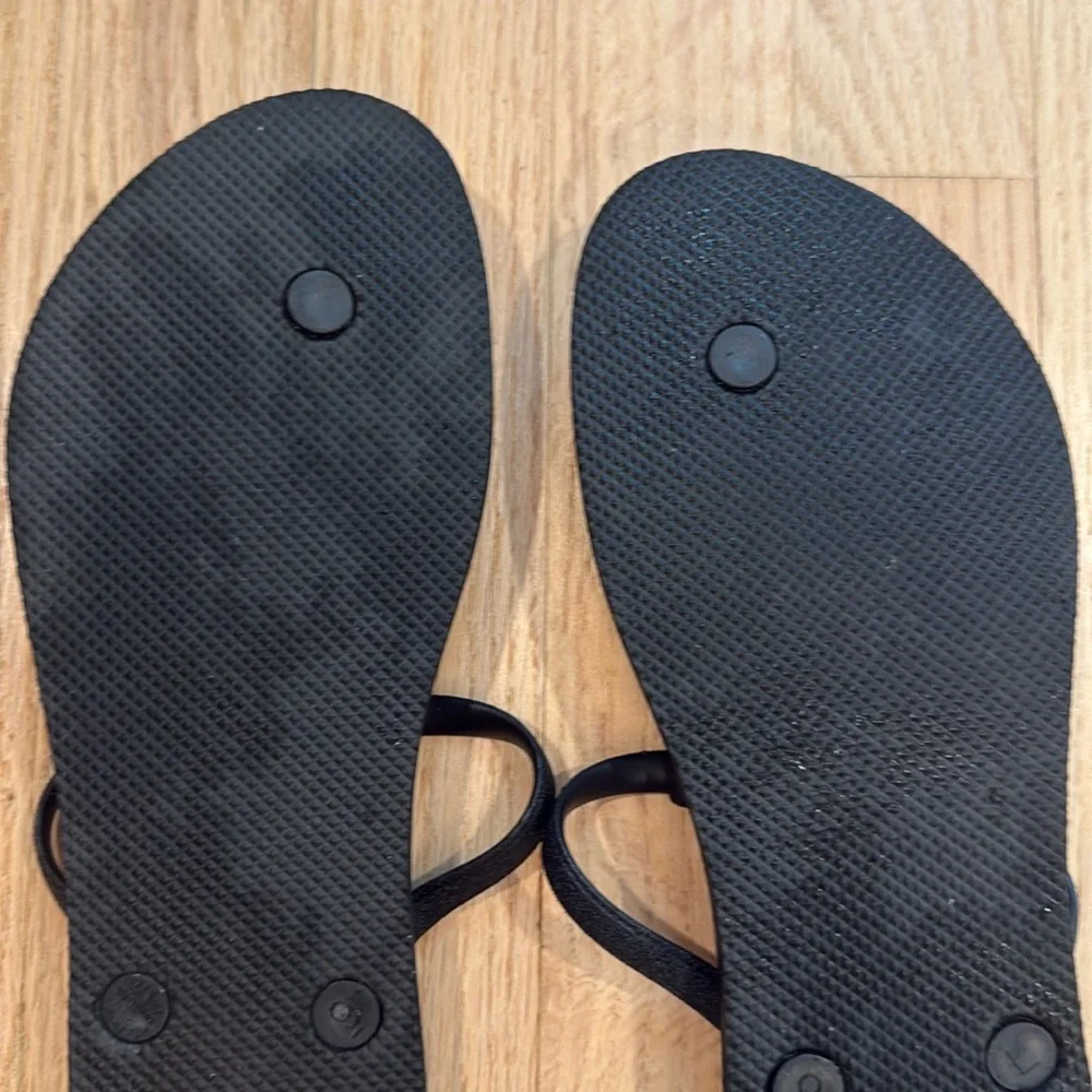 Old Navy Classic Black Sandals new with no tag